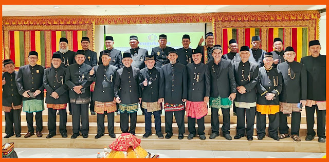Peran Adat dan Ajaran Islam dalam Masyarakat Aceh: Antara Kesinambungan Budaya dan Kesesuaian Syariat