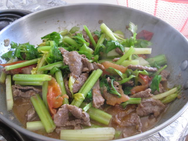 thịt bò xào cần tây