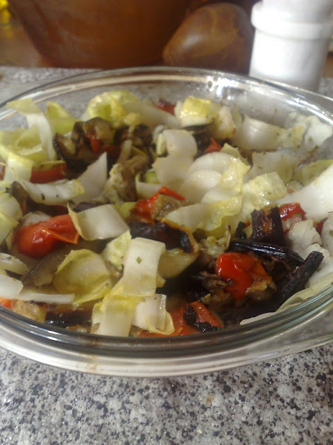 Ensalada de endibia con verduras al horno / Fue un día como hoy