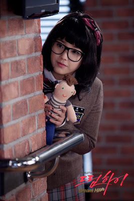Foto IU di dream High Sebagai karakter Kim Pil Sook