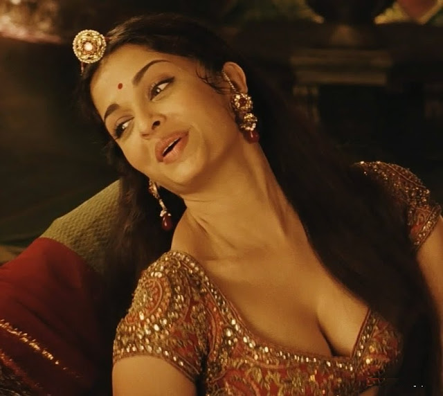 Aishwarya Rai deep cleavage jodha akber 