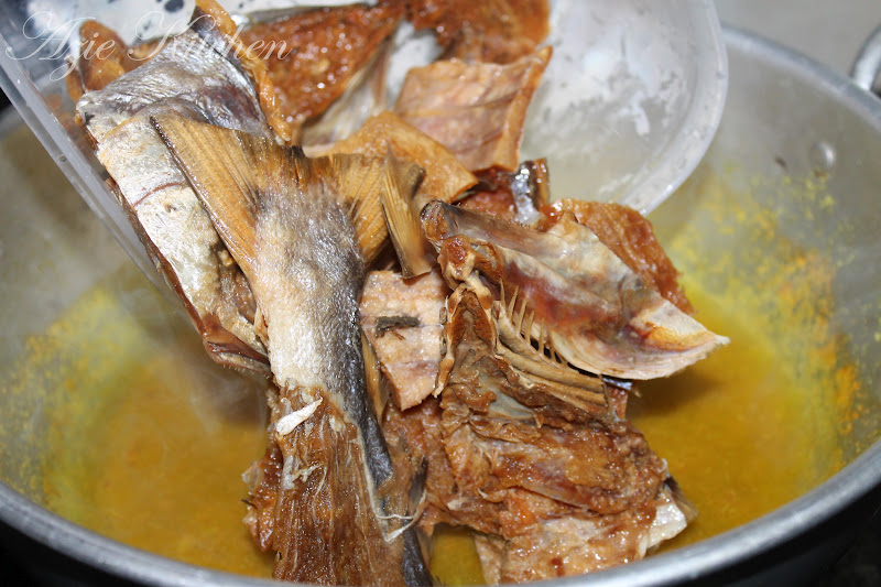 Gulai Lemak Ikan Talang Masin Dengan Nenas - Azie Kitchen