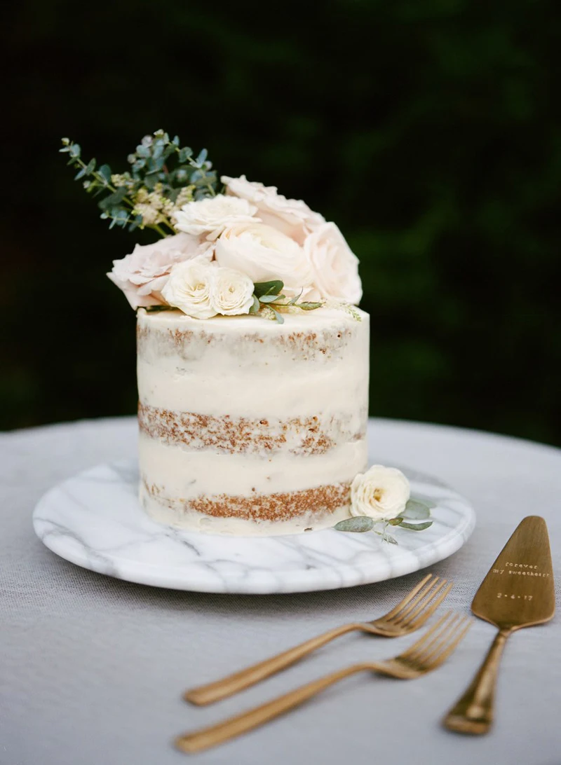 8 Seasonal Wedding Cake Ideas for a Winter Wedding