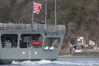 練習艦　かしま　帽振れ