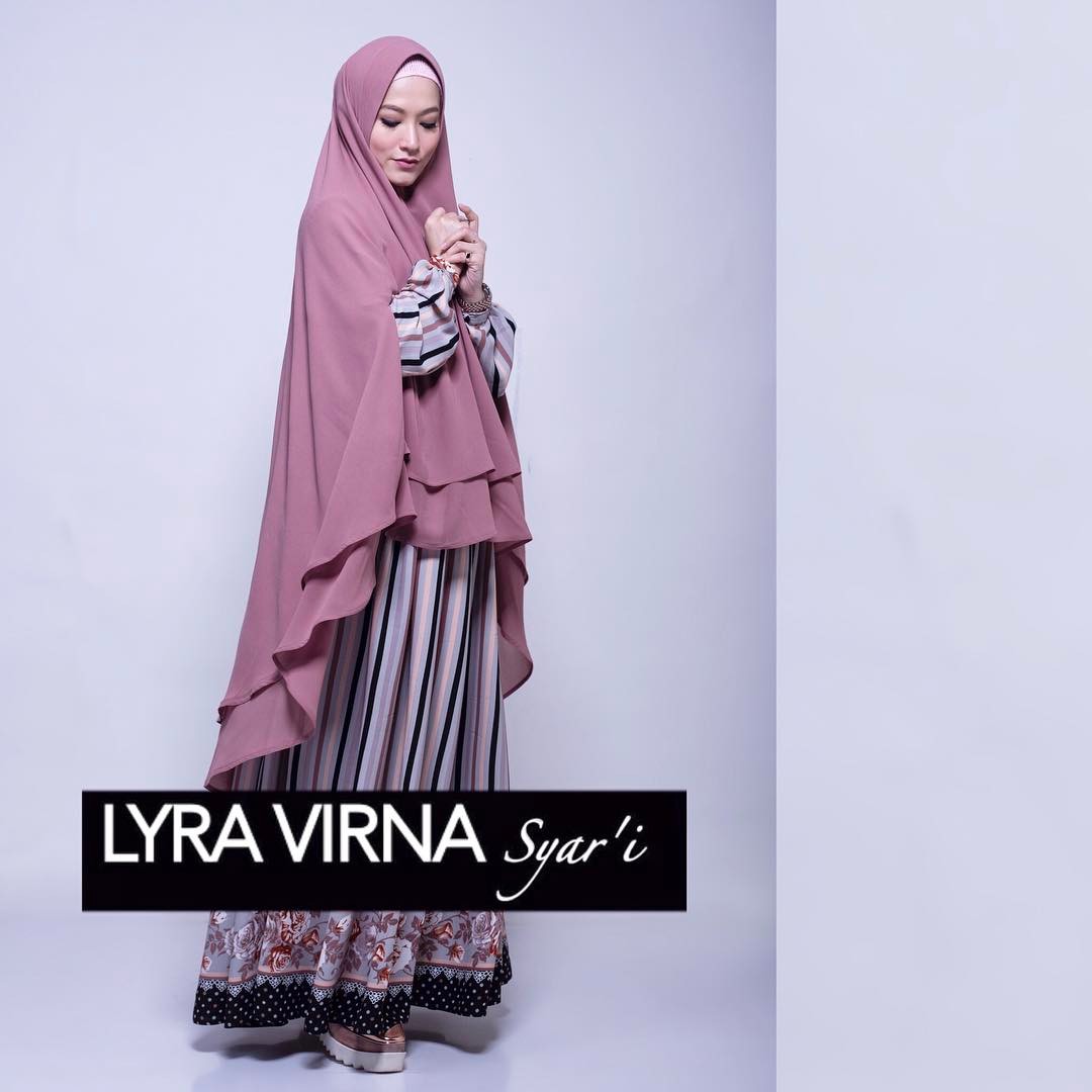 25 Foto Model Gamis Syari Lyra Virna Terbaru 2018