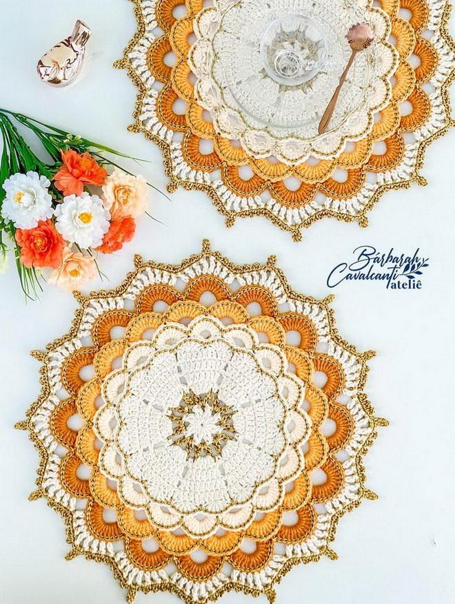 Crochet placemats - yellow