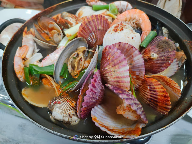 Naik Sky Capsule Haeundae Blueline Park dan Dinner di Jagalchi Market