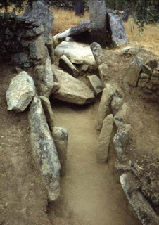 MENHIR / Anta da Tapada de Matos-Mosteiros, Castelo de Vide, Portugal