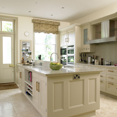 Kitchen Island Designs  Sink on Cosmopolitan Kitchen With Island  And Cupboards Sink And Decoration