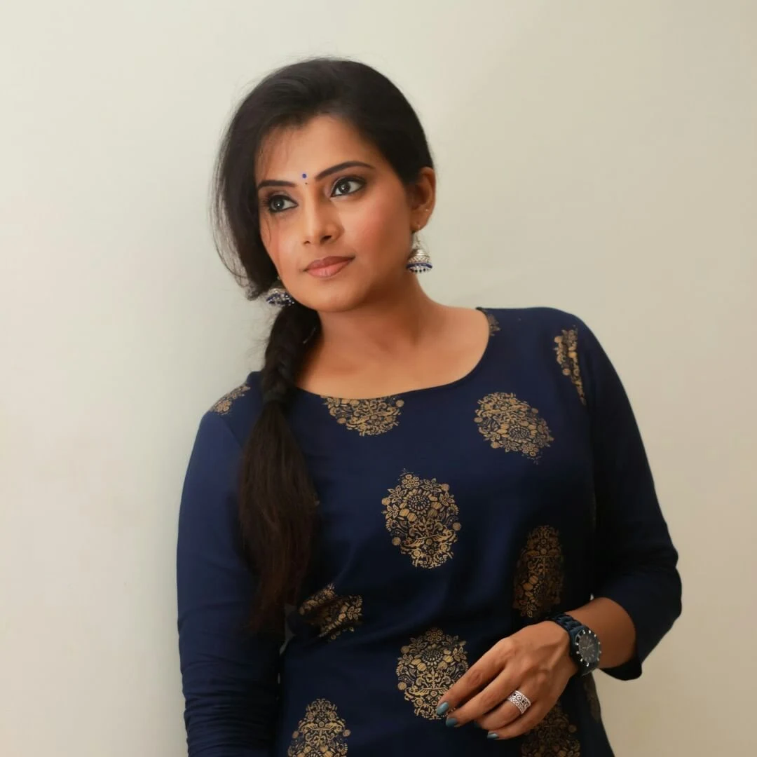 Tv Serial Actress Shruthi raj New Glamorous Photoshoot