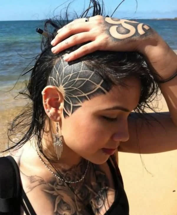 tatuajes en la cabeza para mujer