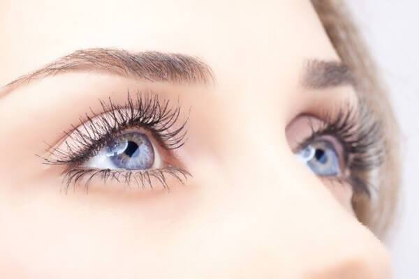10-tips-to-help-her-care-for-curled-eyelashes-to-make-her-appearance-more-charming-and-lovely
