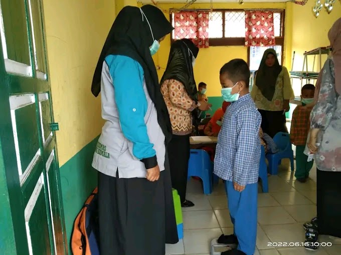 20 Juni 2022, pemeriksaan kesehatan, gigi dan gizi anak TK Araffah kelurahan payuputat dari puskesmas gunung kemala.