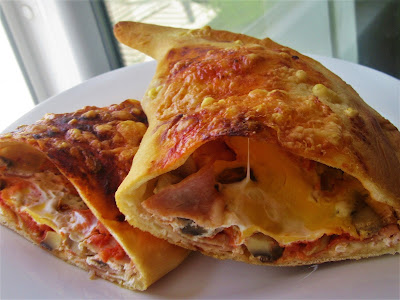 Calzone kako se rade u SOS Kuhinji xl veličine / Calzone like we make them in SOS Kitchen xl size