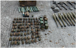 Σε έγκλειστο που εμπλέκεται σε υποθέσεις ναρκωτικών, όπλων και αρχαιοκαπηλίας ανήκει το οπλοστάσιο που βρέθηκε στην Καστοριά την Παρασκευή. ...