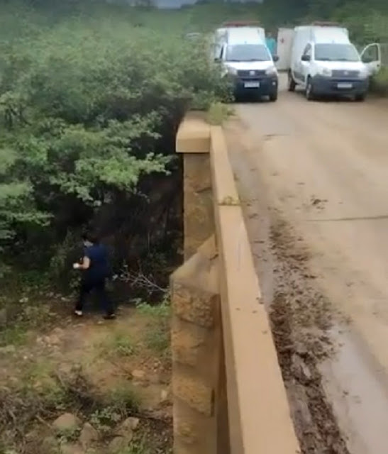 Mulher morre após moto cair de ponte em estrada no interior do RN
