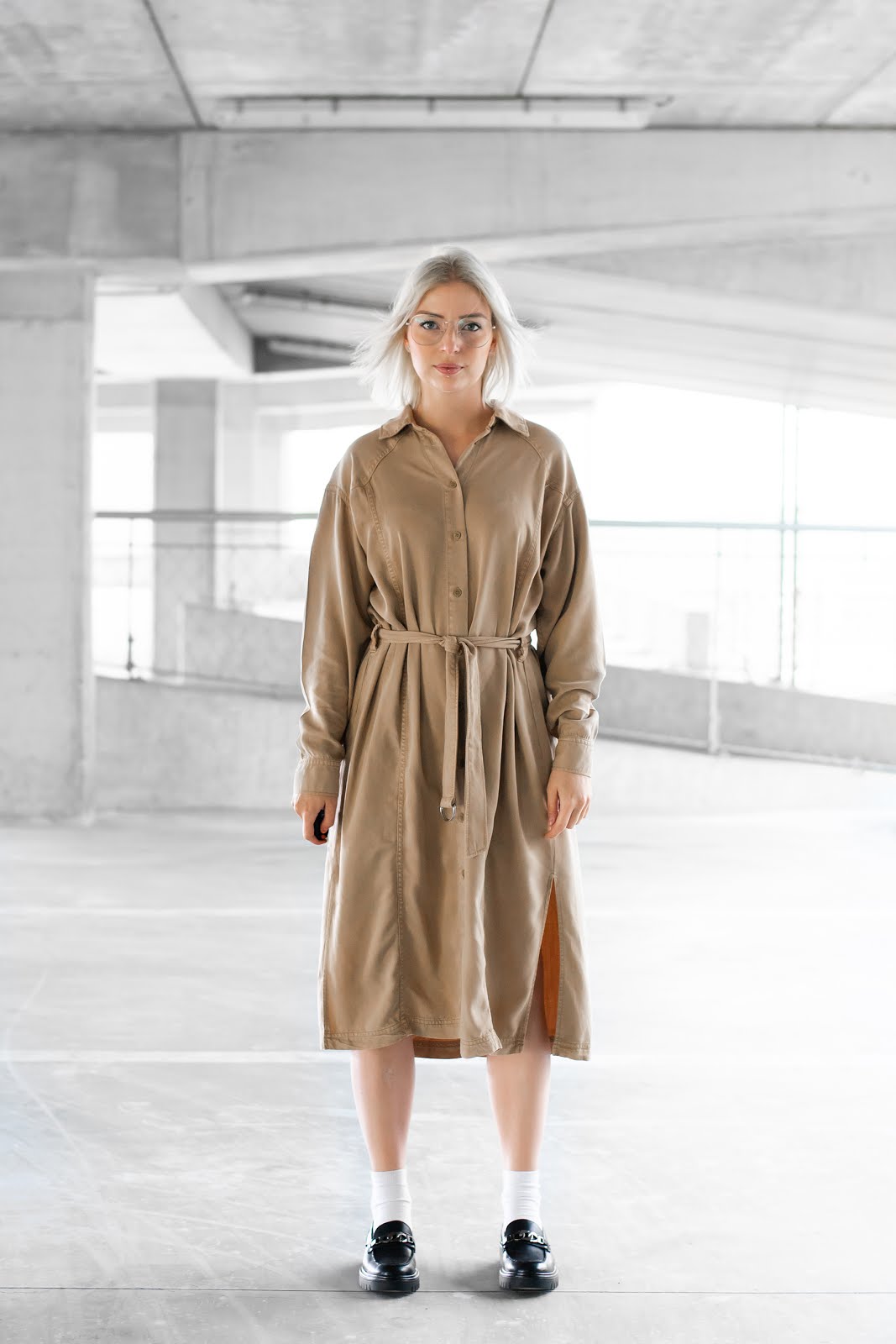 Chunky loafers, sacha shoes, edgy dress, weekday, jurk, casual, oversized, minimal, street style