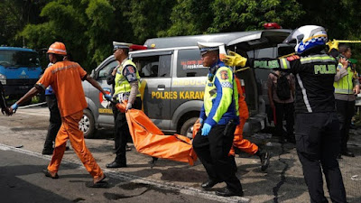 FOTO: Kecelakaan Maut Tol Cikampek KM 58 Tewaskan 12 Orang