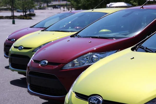 New Fiesta 2011 Hatch amarelo