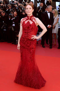 Julianne Moore Posing For Camera On Red Carpet