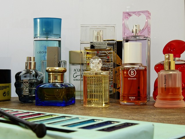 परफ्यूम  (Perfume) के बारे में जानकारी और उनकी कीमत