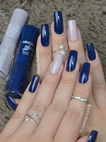 Decoración de uñas en azul