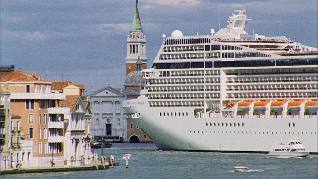 Venice to ban big cruise ships from the Giudecca