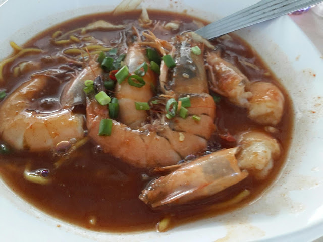 Raya di Mee Udang Mak Jah Kuala Sepetang Port well 