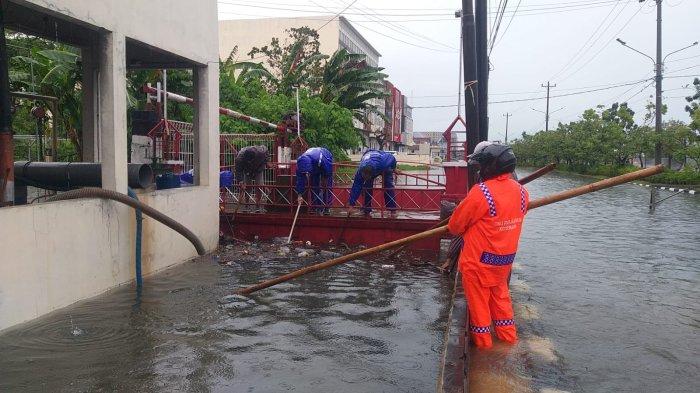 Seorang korban banjir di Semarang berhasil dievakuasi namun nyawanya tidak tertolong.