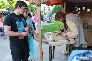 El mercado medieval lleva a miles de personas a las fiestas de Arteagabeitia Zuazo