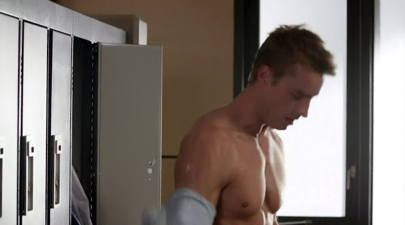 Justin Hartley Shirtless in Emily Owens MD s1e03