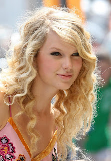 Taylor Swift Long Hairstyle