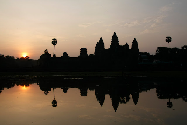 Amanecer en el templo de Angkor Wat, Siem Reap.