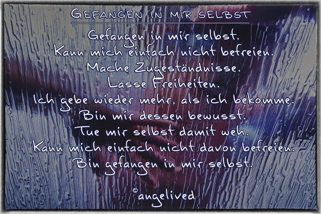 Du öffnest mir die Tür und siehst mir den Alkoholpegel direkt an. Was passiert war, kannst du dir sicher denken. Und warum ich zu Dir gefahren war ebenfalls. Aber Du bist ganz Gentleman. Küsst mich sanft auf die Stirn, bringst mich ins Bett und lässt mich geborgen in Deinen Armen einschlafen. Wieder einmal hatte ich blind vertraut. Der Aussage eines Mannes um ein  zwangloses Treffen geglaubt. Dumm und naiv war ich gewesen. Und wollte meine Strafe direkt. Deshalb habe ich den Weg zu Dir auf mich genommen. Fast schon lebensmüde, wenn man bedenkt wie viel Wodka ich getrunken hatte. Aber was hätte es geholfen, wenn du mich sofort bestraft hättest? Vermutlich nichts. Ich wäre mir der Schuld am nächsten Tag sicher nicht mehr bewusst gewesen. Und so hast Du mich schlafen lassen. Mich bis zum Mittag ausschlafen lassen.   Bringst mir noch Frühstück ans Bett und erkundigst Dich nach meinem Wohlbefinden. Du hast in dem großen Ledersessel Platz genommen. "Du weißt, dass ich dich für Deine Naivität bestrafen muss?!" Ich nicke nur. "Sag, dass Du es weißt!" "Ja, ich weiß, dass ich bestraft werden muss." Durch ein kurzes Zeichen machst Du mir klar, dass ich zu Dir kommen und mich über Dein Knie legen soll. Ich bin noch nackt, im Raum ist es kühl, aber ich wage keine Widerworte. "Wie viel meinst Du, verdient zu haben?" fragst Du, während Du sanft über meinen Po streichelst. Ich schüttele den Kopf. Kann nicht klar denken. Ahne, was mich erwartet. Aber will ich es auch? Natürlich musste ich bestraft werden. Deshalb war ich ja überhaupt erst her gekommen. "Wie viel?" 'Letzte Chance zu antworten.' schoss es mir durch den Kopf. Letzte Chance auf ein kleines Mitspracherecht. Ungenutzt. Der erste Schlag mit der flachen Hand. Der Schmerz lässt mir den Atem stocken. Will mich entziehen. Sinnlos auch nur daran zu denken. Durchdacht positioniert hält mich Dein fester Griff.  Sanft streichelst Du über die brennende Stelle. Schmerz wandelt sich in Lust. Mein Körper reagiert sofort. Entspannt sich. Der Kopf schaltet sich ab. Alles um mich herum ist vergessen. Spüre nur noch, was mit mir geschieht. Und ich will es spüren. Es folgen weitere Schläge. Nicht weniger schmerzhaft.  Jeder einzelne bereitet mir nur noch mehr Lust. Versuche es zu verbergen. Will die Strafe nicht genießen. Spüre, dass mir der Saft meiner Geilheit bereits am Oberschenkel entlang rinnt. Du hast es längst gewusst. Spielst mit mir, weil Du weißt, dass ich gegen dieses Gefühl ankämpfe. Schiebst mir Deine Hand zwischen die Beine. Kann ein lustvolles Stöhnen nicht unterdrücken. Bin Dir dankbar. Mein Höhepunkt unaufhaltbar. Und für Dich ein Grund mehr, meine Strafe im Anschluss zu erhöhen.