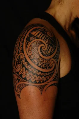 imagen de tatuaje maori estilo samoano