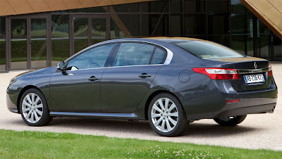 2011 Renault Latitude Rear Side View