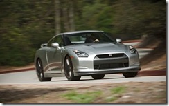 112_0909_01l 2010_nissan_GT_r front_view