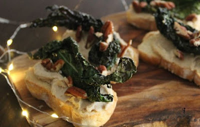 antipasto-di-natale-crostini-con-hummus-cannellini-chips-cavolo-nero-friggitrice-ad-aria