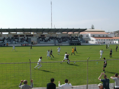 Fase inicial da partida com diculdades do Farense em impor o seu jogo