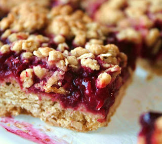 Delicious Raspberry Oatmeal Cookie Bars Recipe