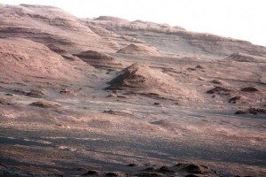 Lapisan pemukaan di dasar Mount Sharp di Planet Mars. 