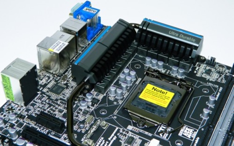 GIGABYTE-GA-Z77X-UP5-TH-Motherboard-6-500x312