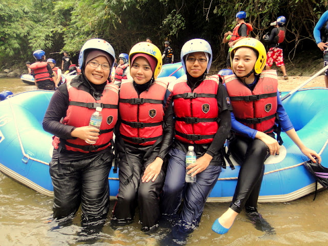 WHITE WATER RAFTING