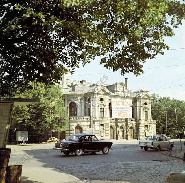 1970 год. Угол улицы Горького и бульвара Кронвальда. Государственный академический театр драмы Латвийской ССР