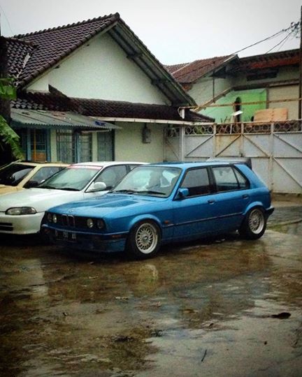  MOBIL  LANGKA DIJUAL  BMW  318i  M40  Hatchback Th 90 