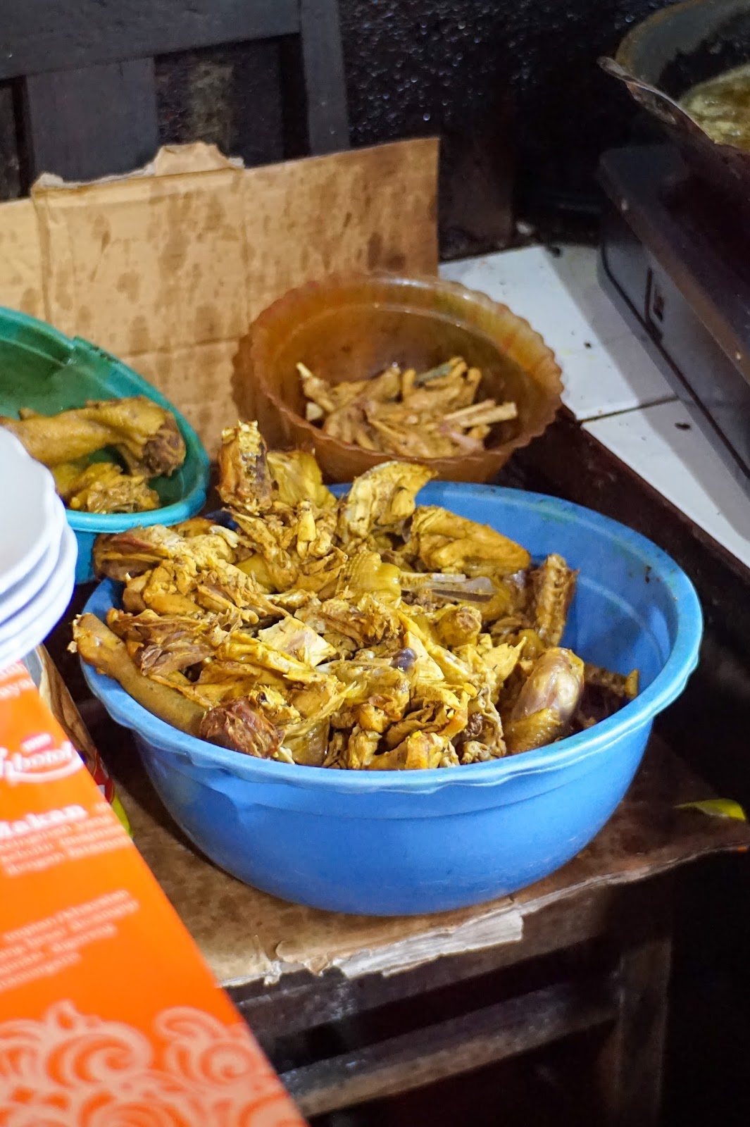 Menikmati Ayam Kampung Goreng di Warung Mbok Mi Babadan 