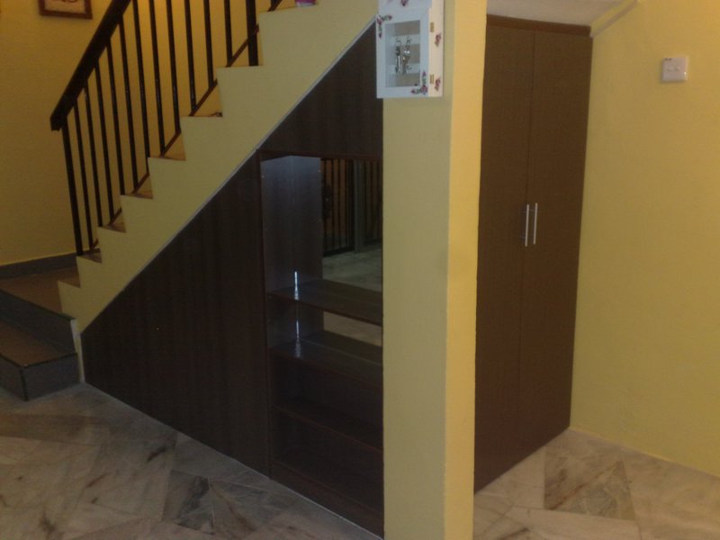 Utara kabinet  Kabinet  Bawah  Tangga  KBT05