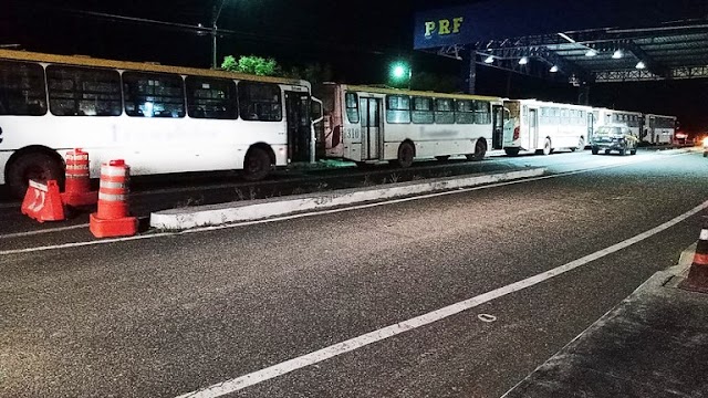 Ônibus irregulares pertencentes à empresa de Brasília procurada pela justiça são apreendidos 