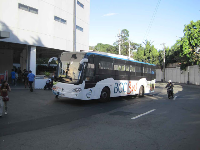 グローバルシティを走るBGC Bus