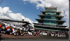 2010 Indianapolis NSCS 1 EGR team kissing bricks